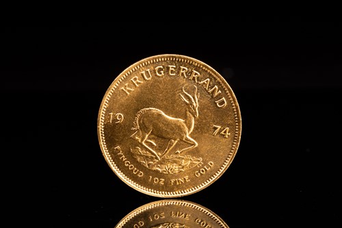 Lot 240 - A 1oz 22ct gold South Africa Krugerrand, 1974.