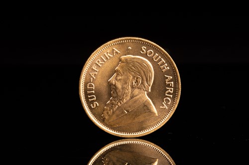 Lot 228 - A 1oz 22ct gold South Africa Krugerrand, 1974.