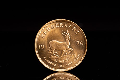 Lot 246 - A 1oz 22ct gold South Africa Krugerrand, 1974.