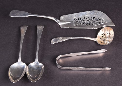 Lot 105 - An early Victorian fiddle pattern fish slice,...