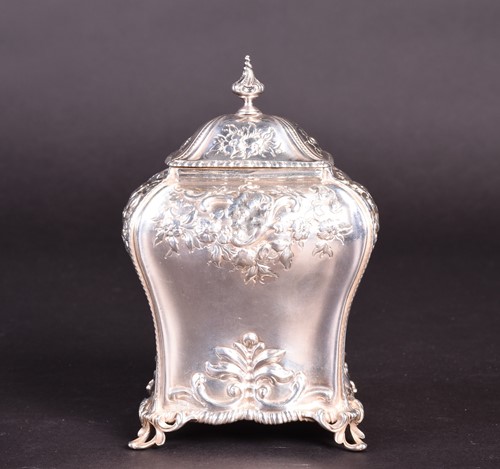 Lot 127 - A George III silver tea caddy, London 1766 by...