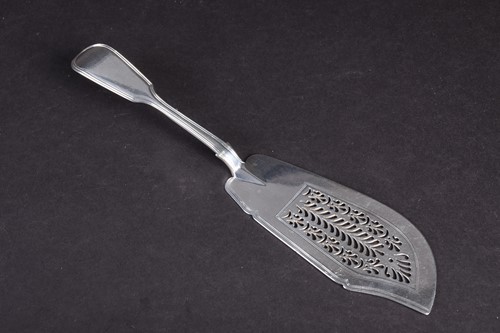Lot 35 - A William IV silver fish slice, London 1835 by...