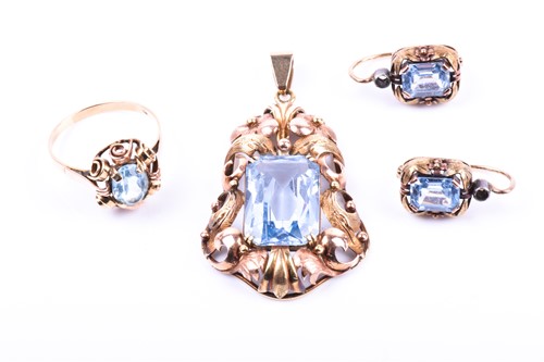 Lot 594 - A blue topaz dress suite, the pendant with a...