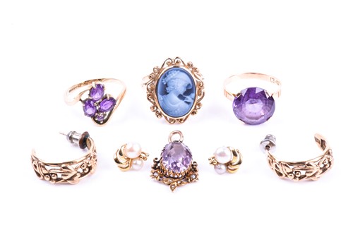 Lot 590 - An Edwardian amethyst and seed pendant, the...