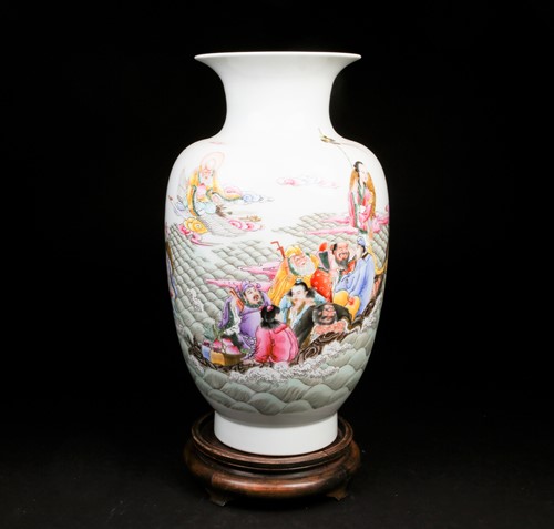 Lot 266 - A Chinese vase depicting the eight immortals,...