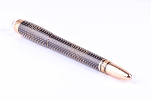 Lot 288 - A Montblanc Starwalker fibre tip pen, the cap...