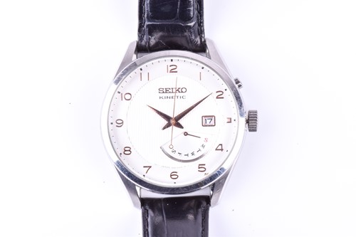 Lot 222 - A Seiko Kinetic automatic stainless steel...