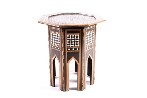 Lot 182 - An early 20th century Eastern hardwood,...