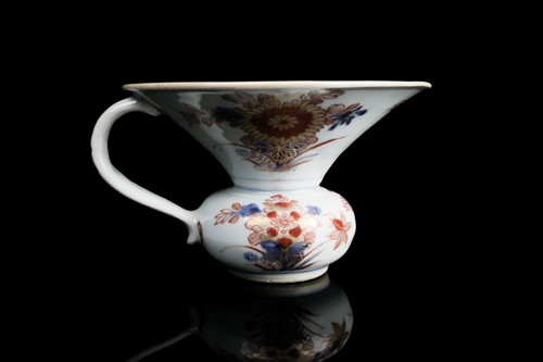 Lot 221 - Early 18th century "Chinese Imari" porcelain...