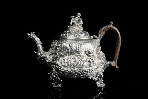 Lot 432 - A fine George III silver teapot, London 1817...