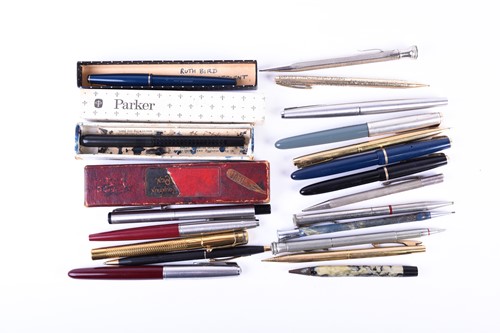 Lot 463 - A collection of pens, comprising: a boxed...