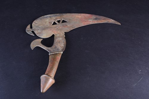 Lot 122 - A large Kota Onzil bird shape bronze knife,...