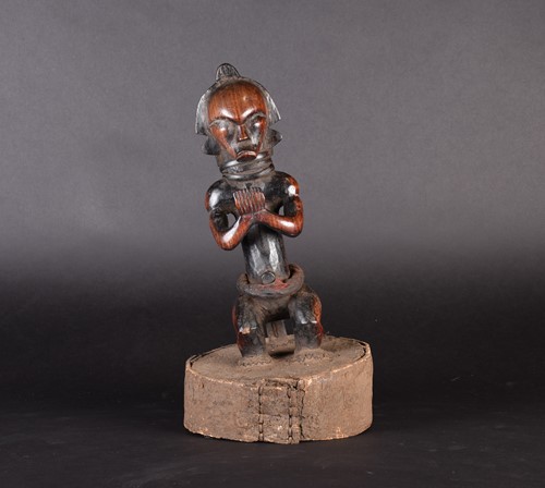 Lot 93 - A Fang Byeri figure, Gabon, hands raised...