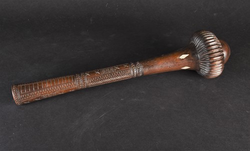 Lot 99 - A Fiji throwing club i ula tavatava, Melanesia,...