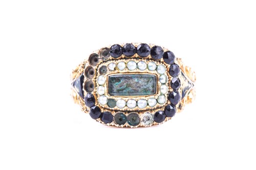Lot 599 - A Georgian yellow gold mourning ring, with...