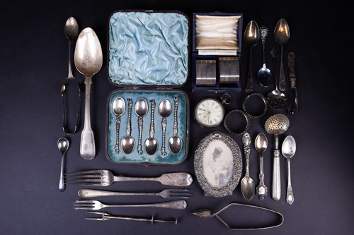 Lot 548 - A collection of mixed silver, silver plate and...
