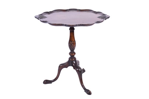 Lot 115 - An early 20th century George III style...