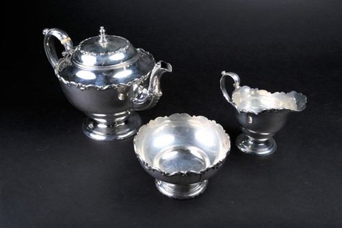 Lot 560 - An Edwardian three-piece silver bachelor's...
