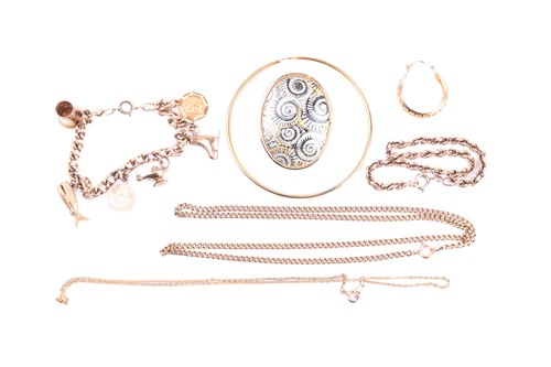 Lot 676 - A group of yellow gold and gilt metal...