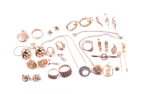 Lot 678 - A group of various yellow metal, yellow gold,...