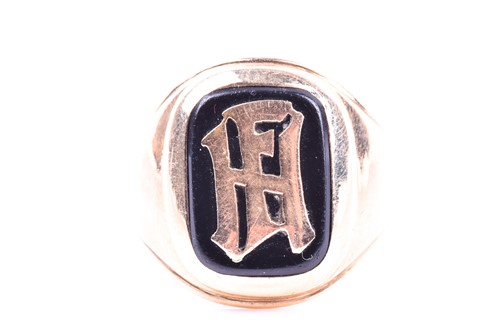 Lot 684 - A yellow metal gents ring, bearing black onyx...