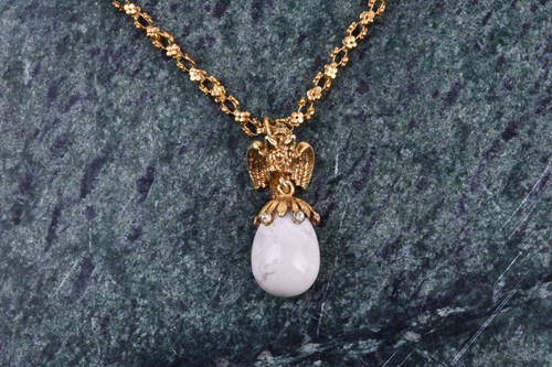 Lot 709 - A Russian silver gilt egg pendant, the mount...