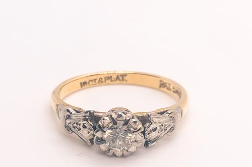 Lot 748 - An 18ct yellow gold solitaire ring, with...