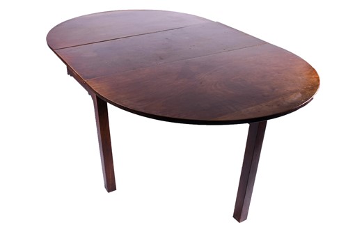 Lot 144 - A George III mahogany oval drop leaf dining...