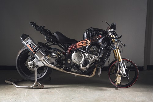 Lot 10 - A 2013 BMW S1000RR 999cc race motorcycle,...