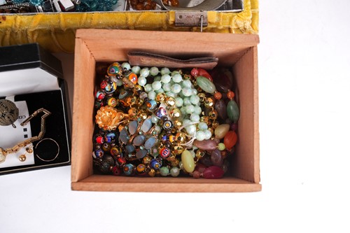 Lot 123 - A box of various costume jewellery items, to...