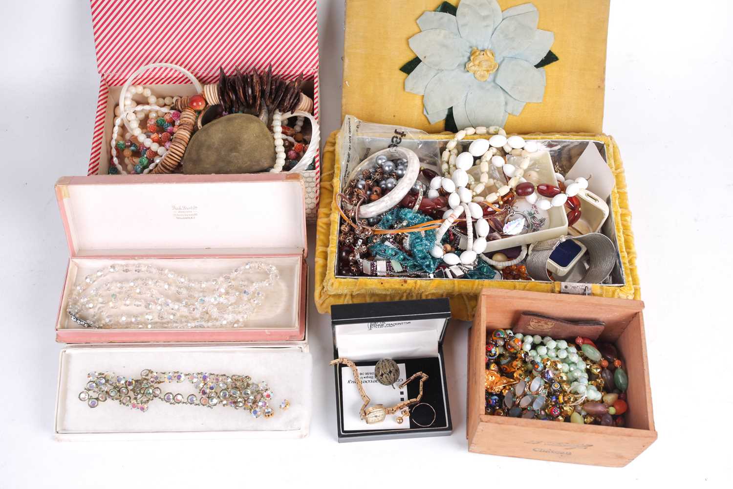 Lot 123 - A box of various costume jewellery items, to...