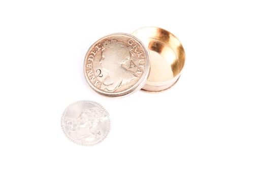 Lot 587 - A Queen Anne coin patch box, set with a silver...