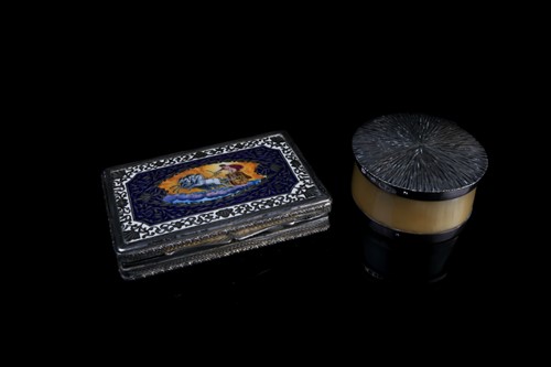 Lot 366 - A late 20th century cow horn and...