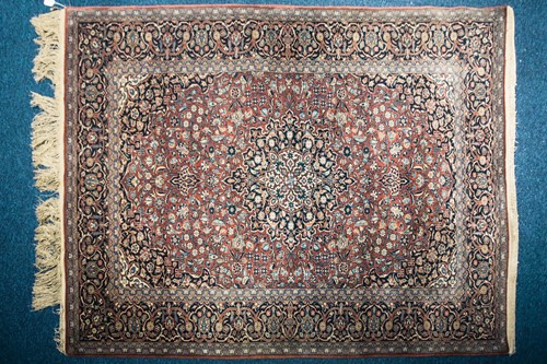 Lot 281 - A 20th century Kashan rug with medallion and...