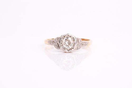 Lot 165 - A single stone diamond ring, the round...