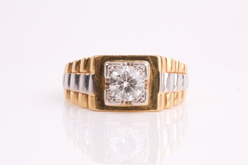 Lot 136 - A gentleman's single stone diamond ring, the...