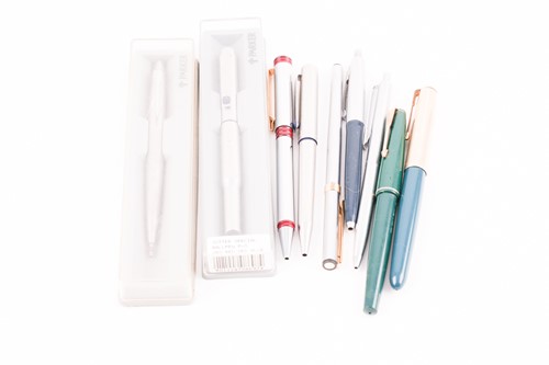 Lot 216 - A group of vintage fountain pens, to include...
