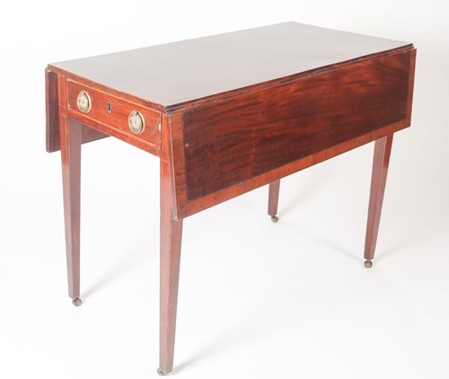 Lot 261 - A George III satinwood crossbanded mahogany...