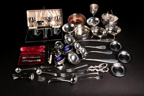 Lot 527 - A silver Art Deco three-piece cruet set,...