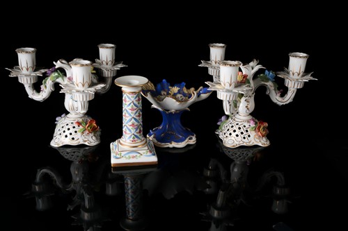 Lot 400 - A pair of 20th century Dresden flower-adorned...