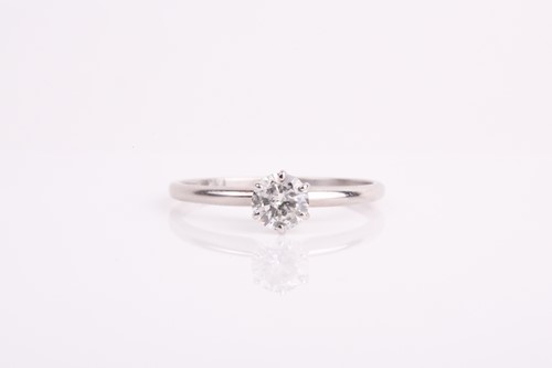 Lot 287 - A round brilliant-cut solitaire diamond ring,...