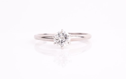 Lot 298 - A solitaire diamond ring, set with a round...
