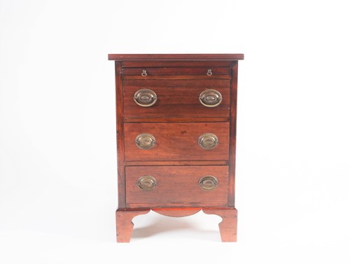 Lot 132 - A small Geo III style mahogany chest of three...