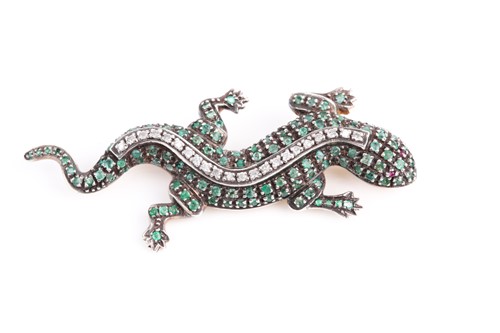 Lot 179 - An emerald and diamond salamander brooch, the...