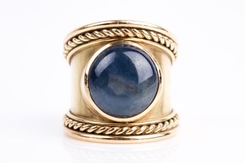 Lot 262 - Leo De Vroomen. An 18ct yellow gold Etruscan...