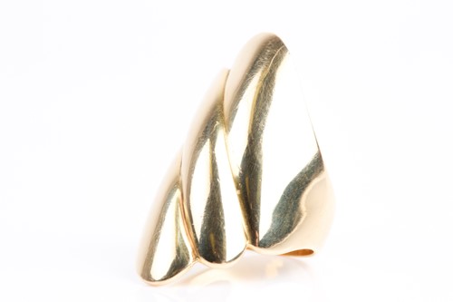 Lot 65 - A yellow metal elongated ring, of swept design,...