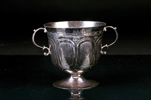 Lot 329 - A Charles II silver footed porringer, London...