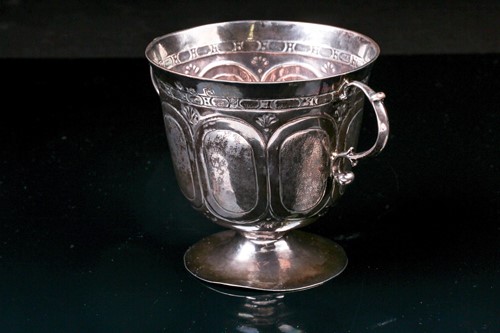 Lot 329 - A Charles II silver footed porringer, London...