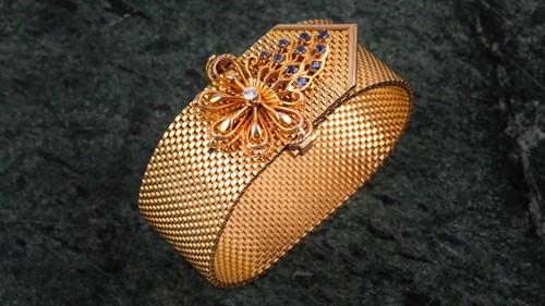 Lot 40 - A mid to late 20th century 9ct yellow gold...