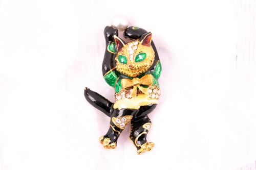 Lot 63 - An 18ct yellow gold, diamond and enamel...